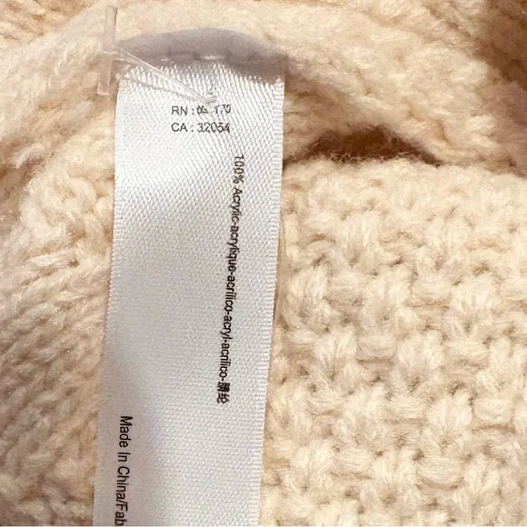 New Urban Outfitters pom Beanie - Picture 2 of 4